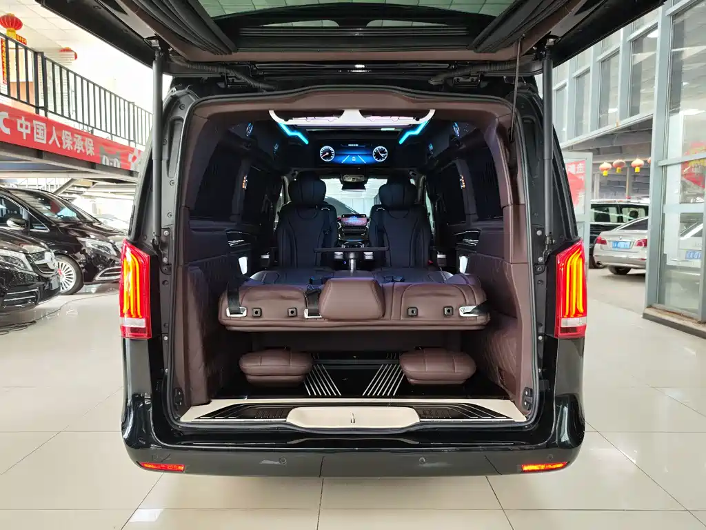 Mercedes-Benz V-Class 2022 V 260 L Long Wheelbase Premium Edition купить на сайте DeffCars