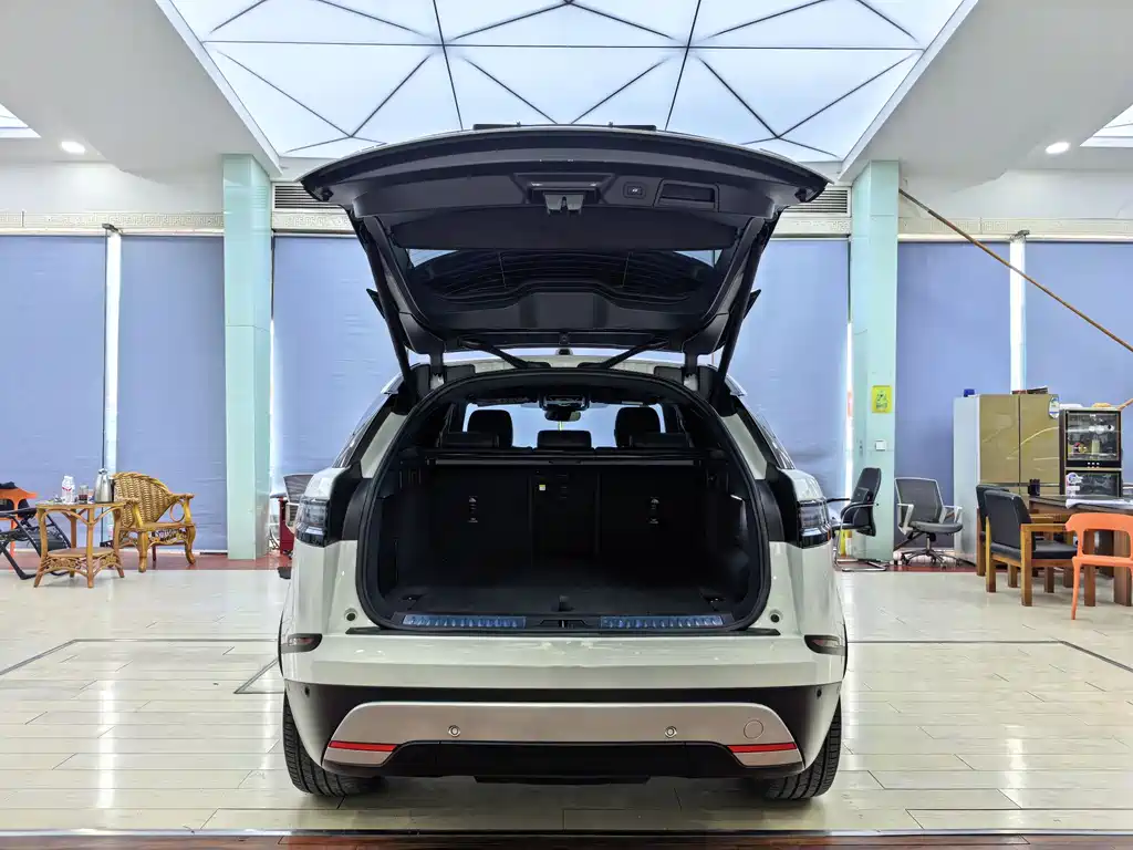 Range Rover Velar 2025 S купить на сайте DeffCars