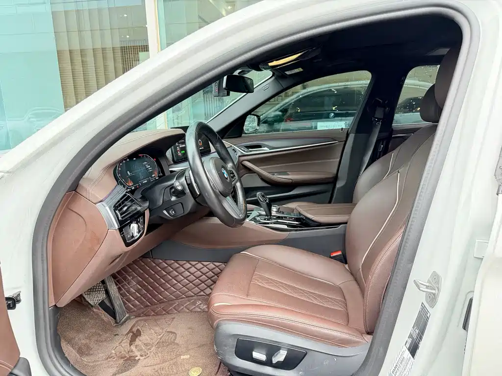 BMW 5 Series 2022 530Li Leading M Sports Package купить на сайте DeffCars