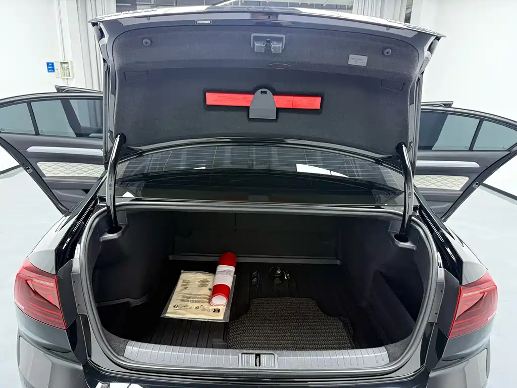 Magotan 2025 model facelift 2 public model 330TSI DSG luxury model купить на сайте DeffCars