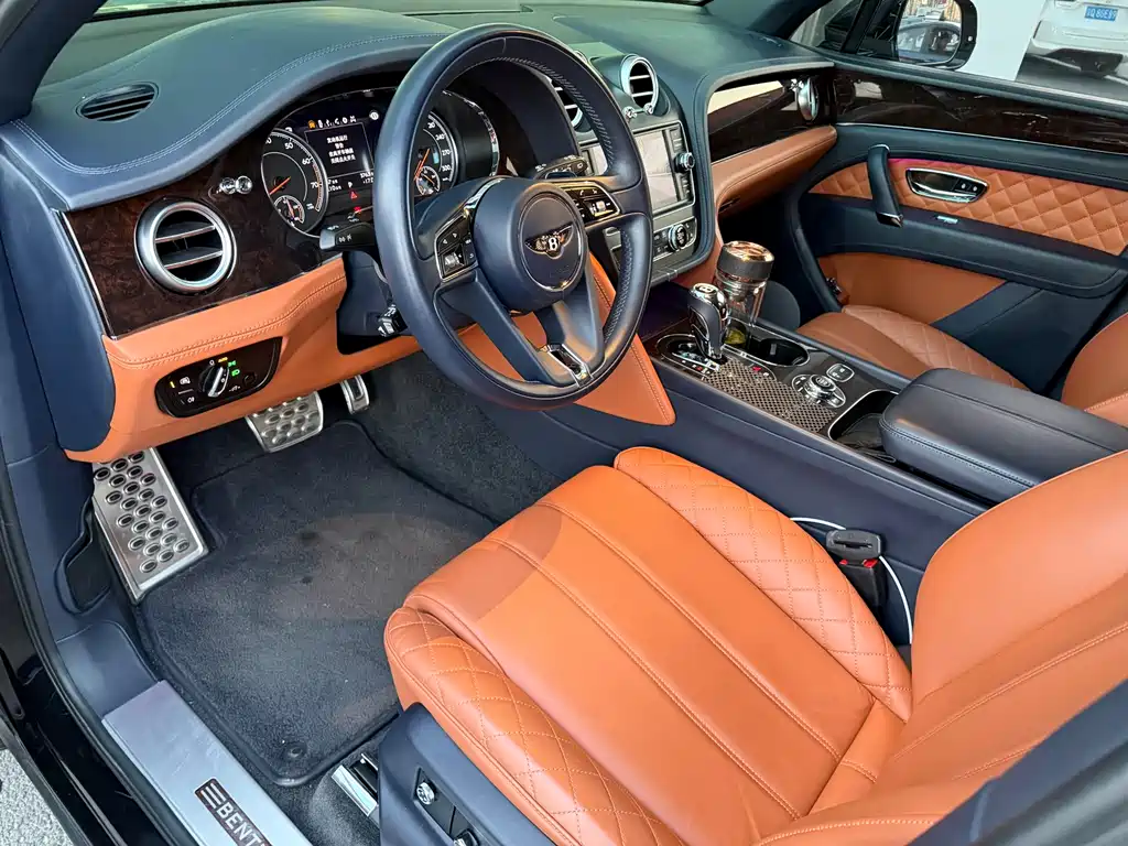 Bentayga 2016 6.0T Standard Edition купить на сайте DeffCars