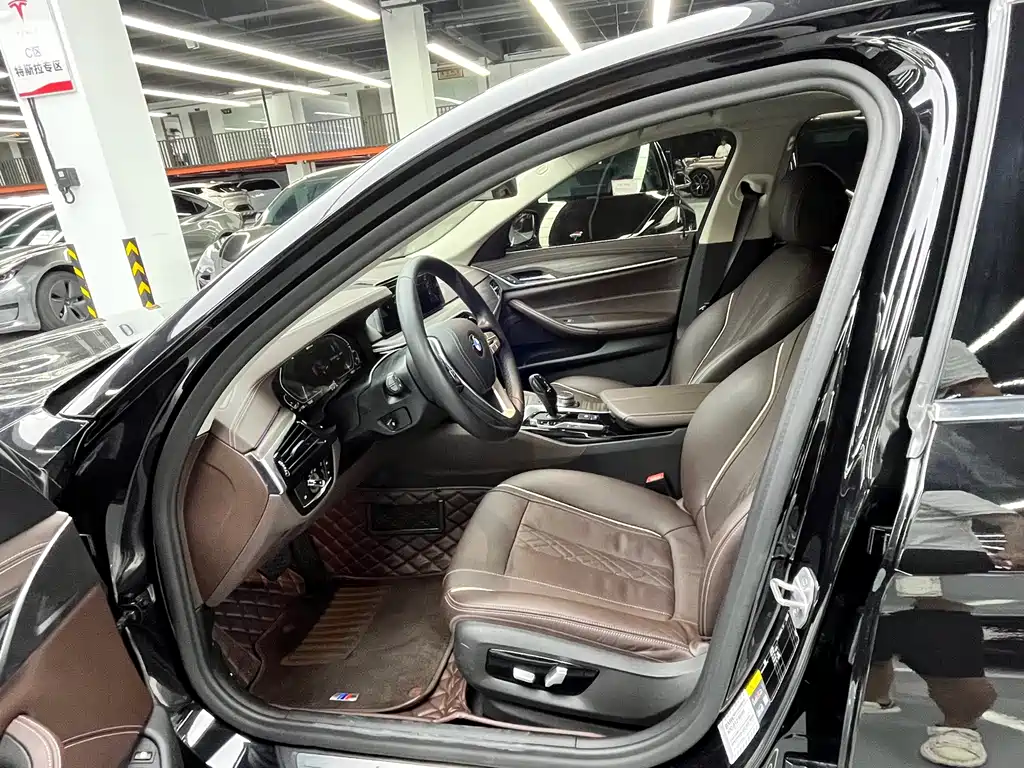 BMW 5 Series New Energy 2020 530Le Deluxe Package купить на сайте DeffCars