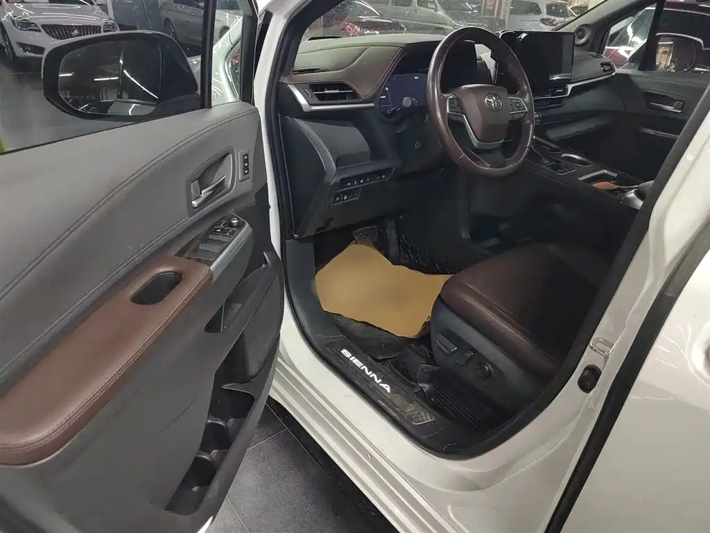 SIENNA 2023 2.5L Hybrid Platinum Edition купить на сайте DeffCars