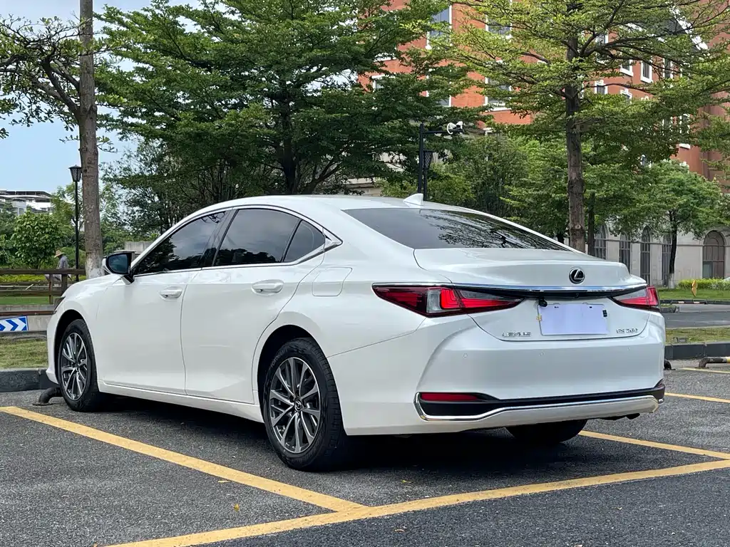 Lexus ES 2023 200 Excellence Edition купить на сайте DeffCars