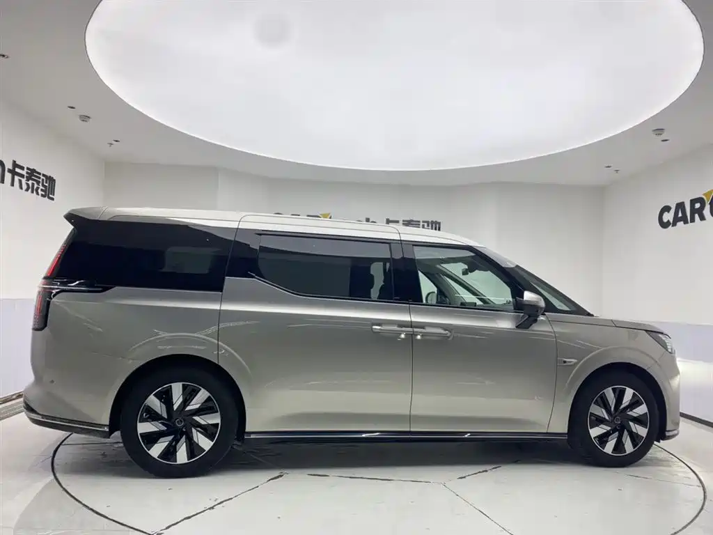 Volvo EM90 2025 Ultra six-seater купить на сайте DeffCars