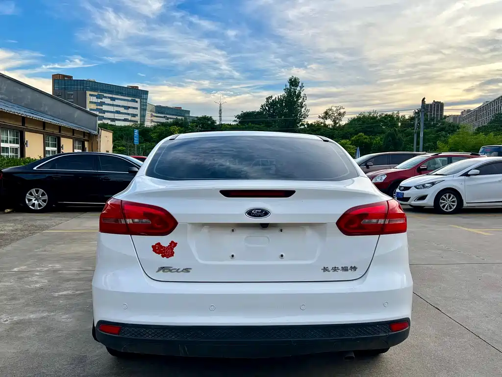 Focus 2017 Sedan 1.6L Manual Comfort Smart Mobility Edition купить на сайте DeffCars