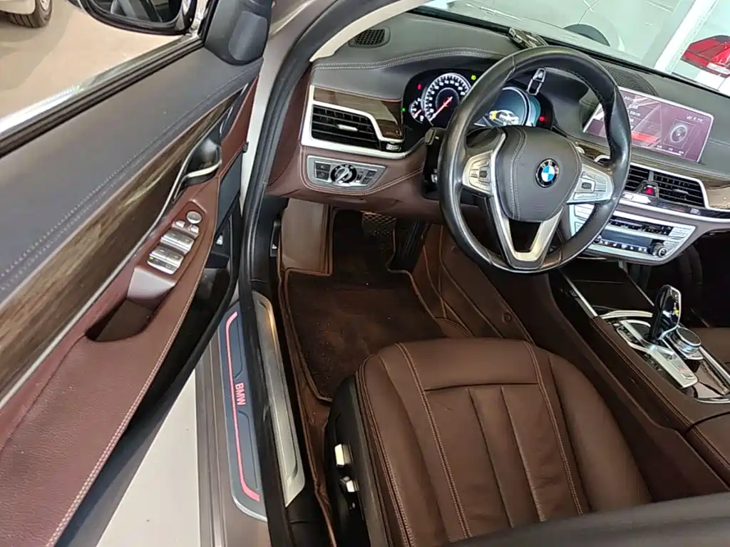 BMW 7 Series 2018 730Li Leading Excellence Package купить на сайте DeffCars