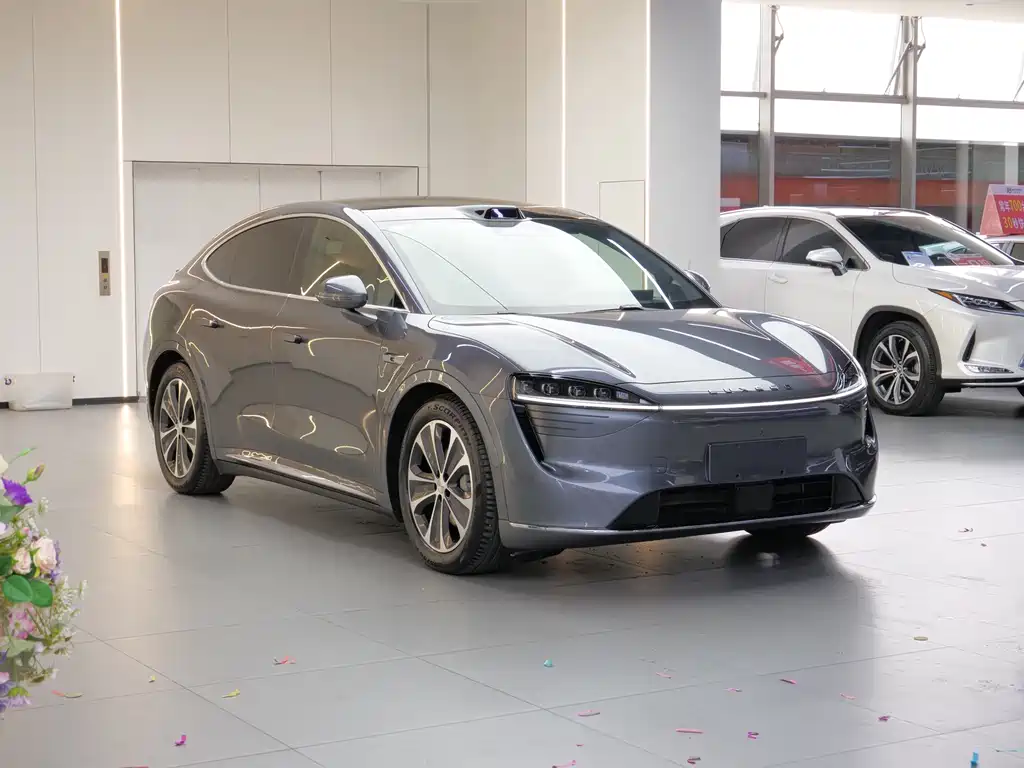 Zhijie R7 2025 extended range 251km Max купить на сайте DeffCars