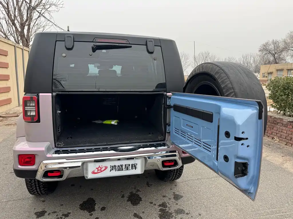 Beijing off-road BJ40 2023 2.0T automatic four-wheel drive city hunter version supreme type купить на сайте DeffCars