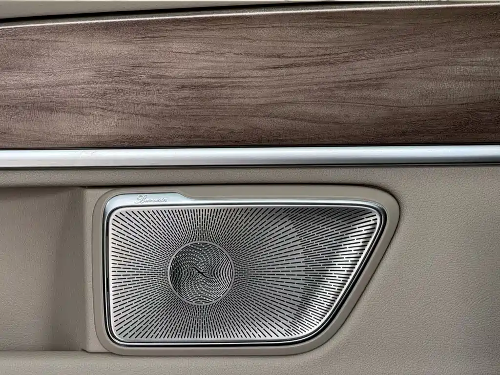 Mercedes-Benz V-Class 2022 V 260 L Long Wheelbase Luxury Edition купить на сайте DeffCars