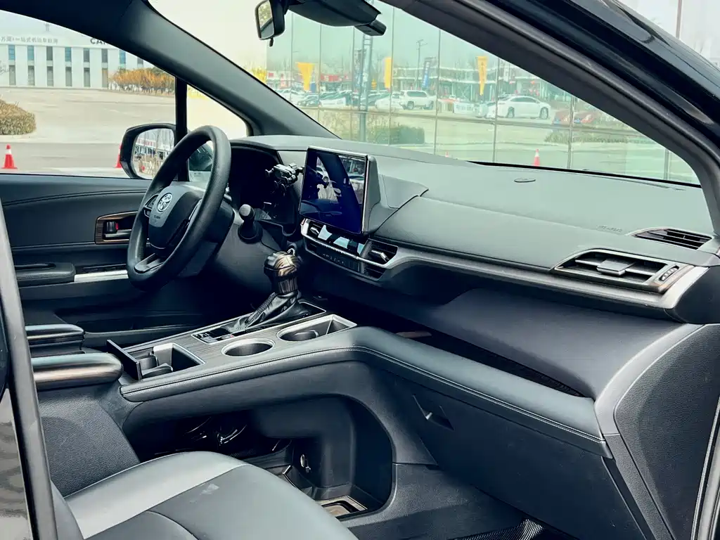 Grevia 2024 2.5L Hybrid Luxury Edition купить на сайте DeffCars