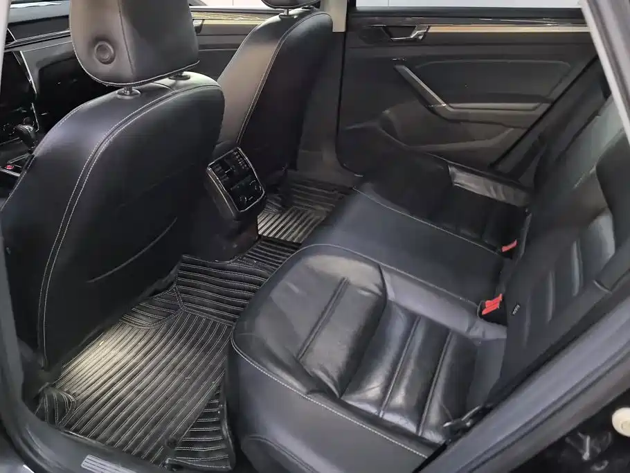 Passat 2016 330TSI DSG Royal Edition купить на сайте DeffCars