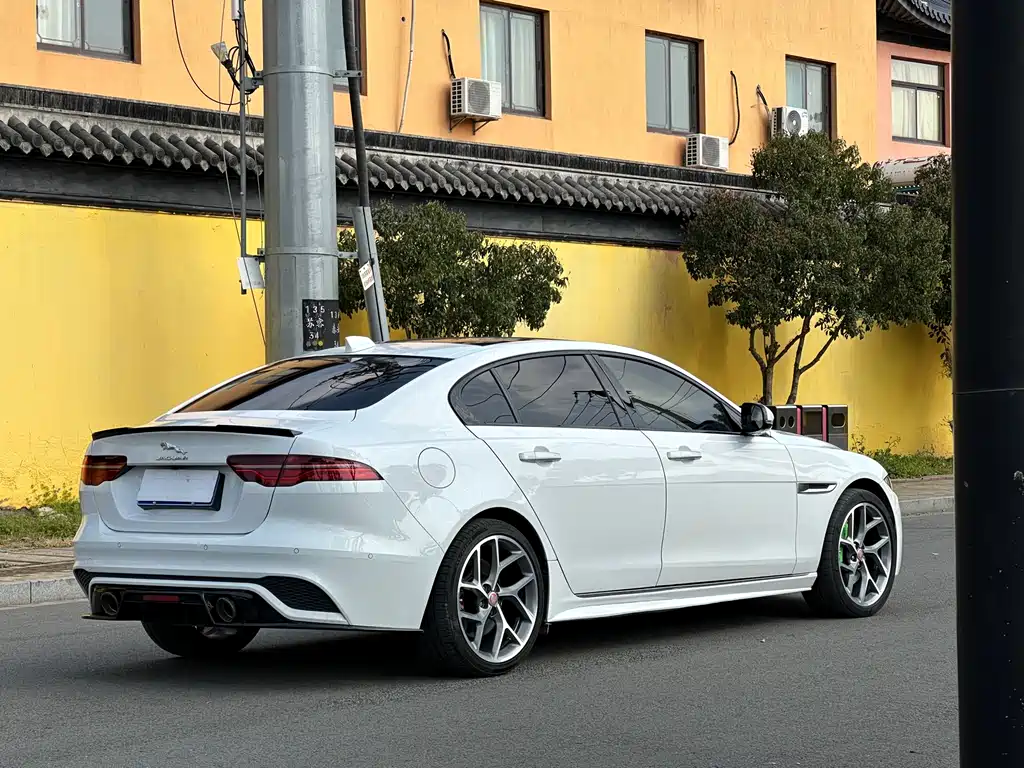 Jaguar XEL 2021 2.0T 200PS R-DYNAMIC Youth Sports Edition купить на сайте DeffCars
