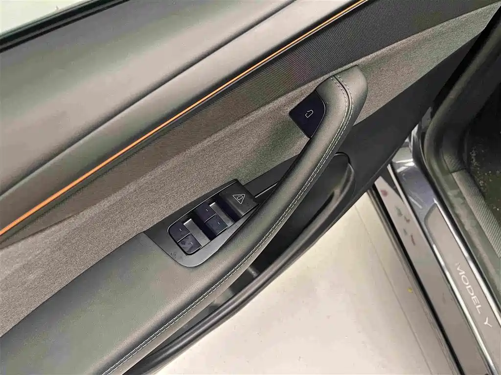 Model Y 2025 rear-wheel drive version купить на сайте DeffCars