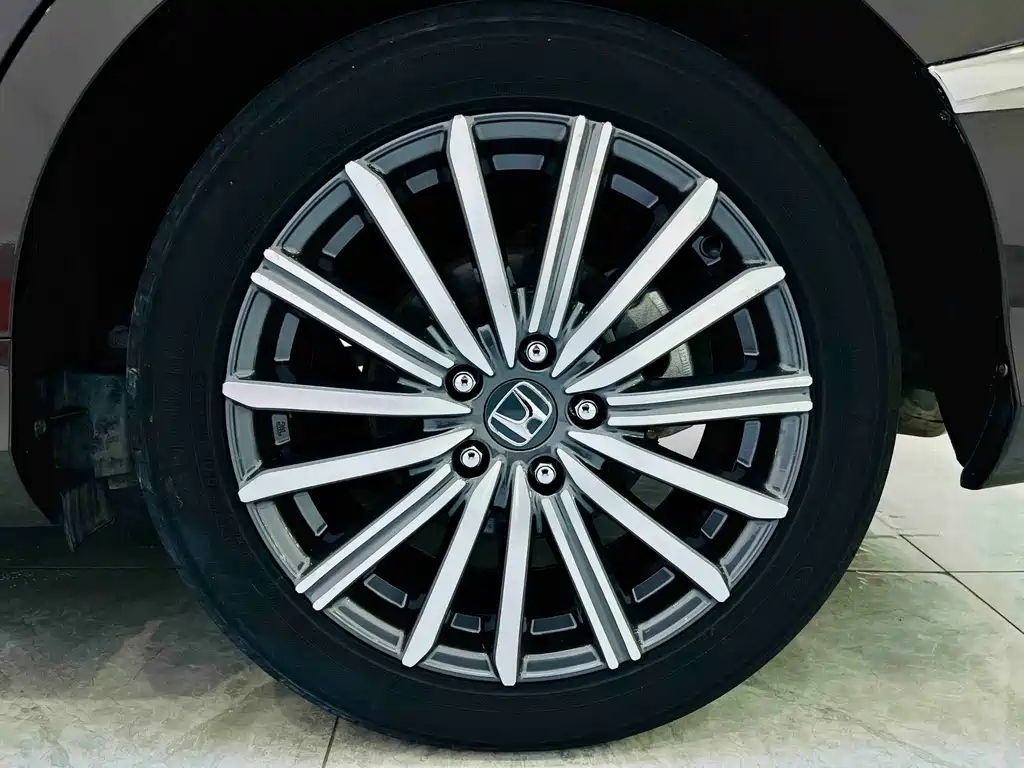 Alison 2022 2.0L e:HEV Deluxe Edition купить на сайте DeffCars