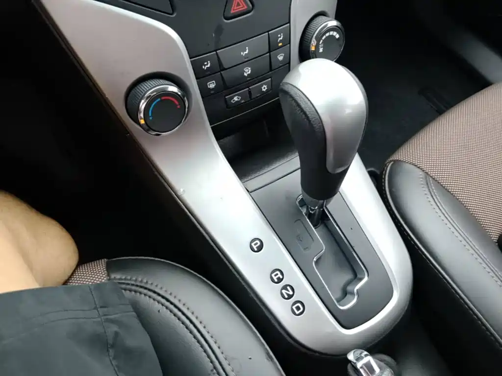 Cruze 2015 hatchback 1.6L automatic comfort version купить на сайте DeffCars