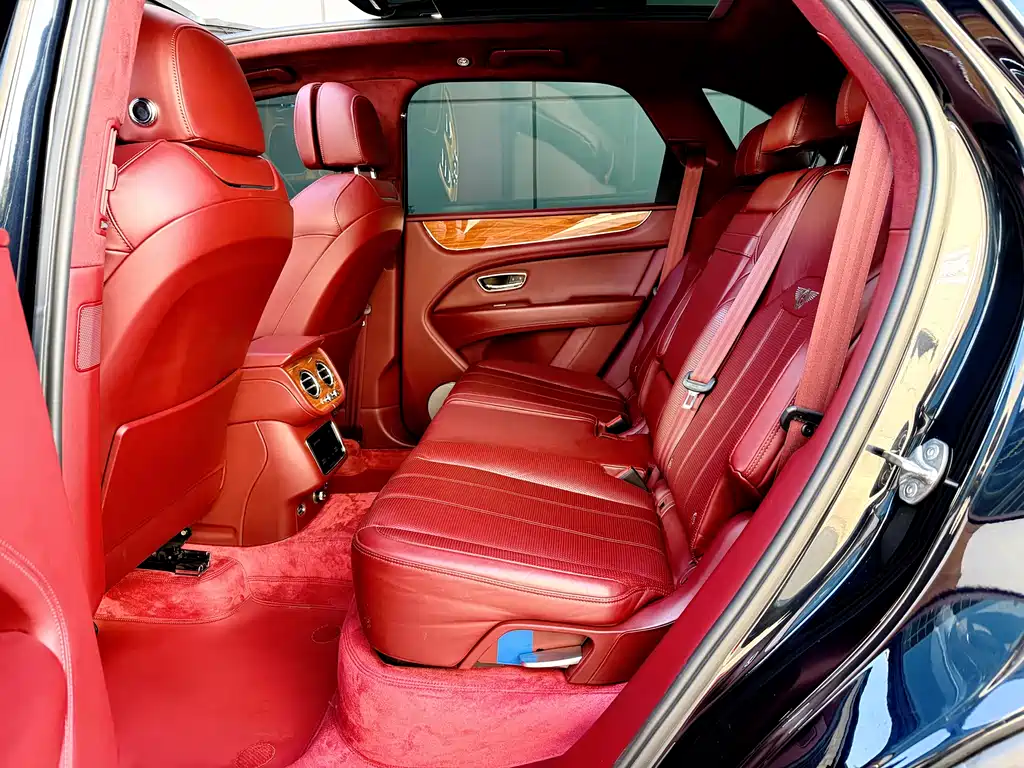 Bentayga 2021 4.0T V8 купить на сайте DeffCars