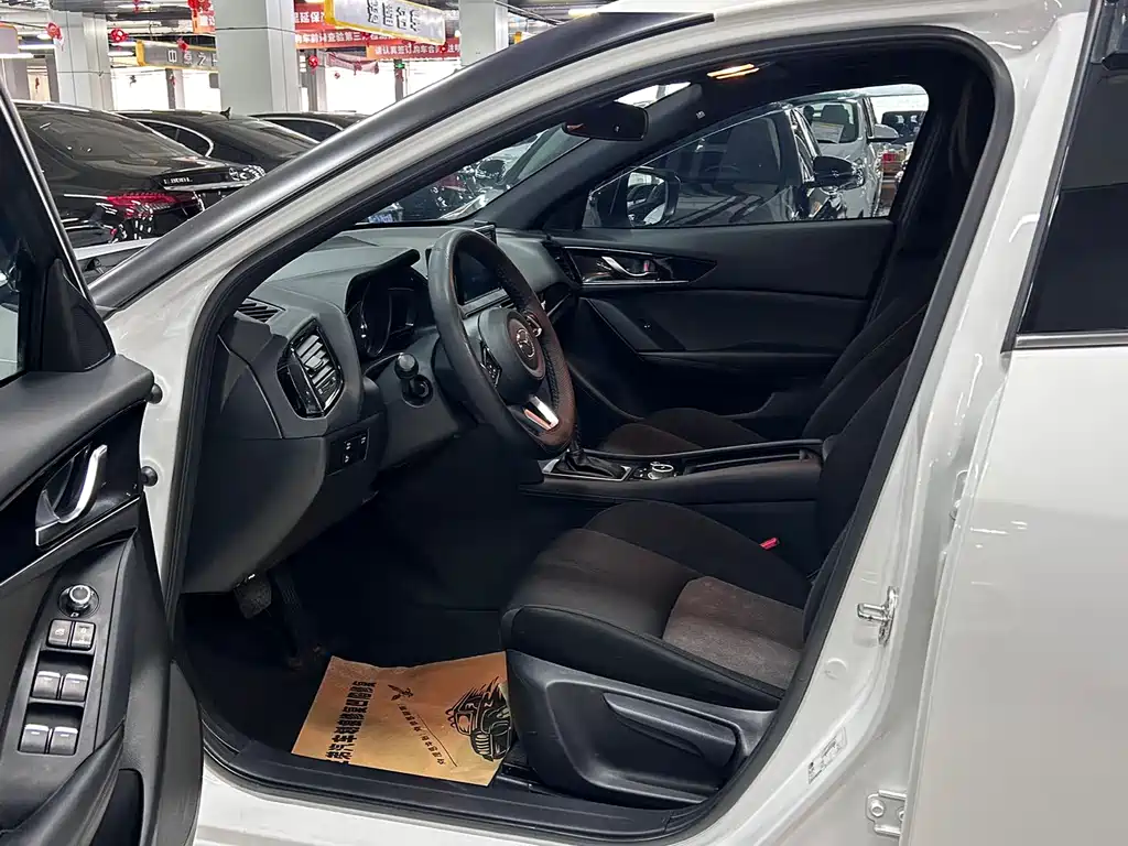 Mazda CX-4 2021 2.0L automatic two-wheel drive Blue Sky Vitality Edition купить на сайте DeffCars