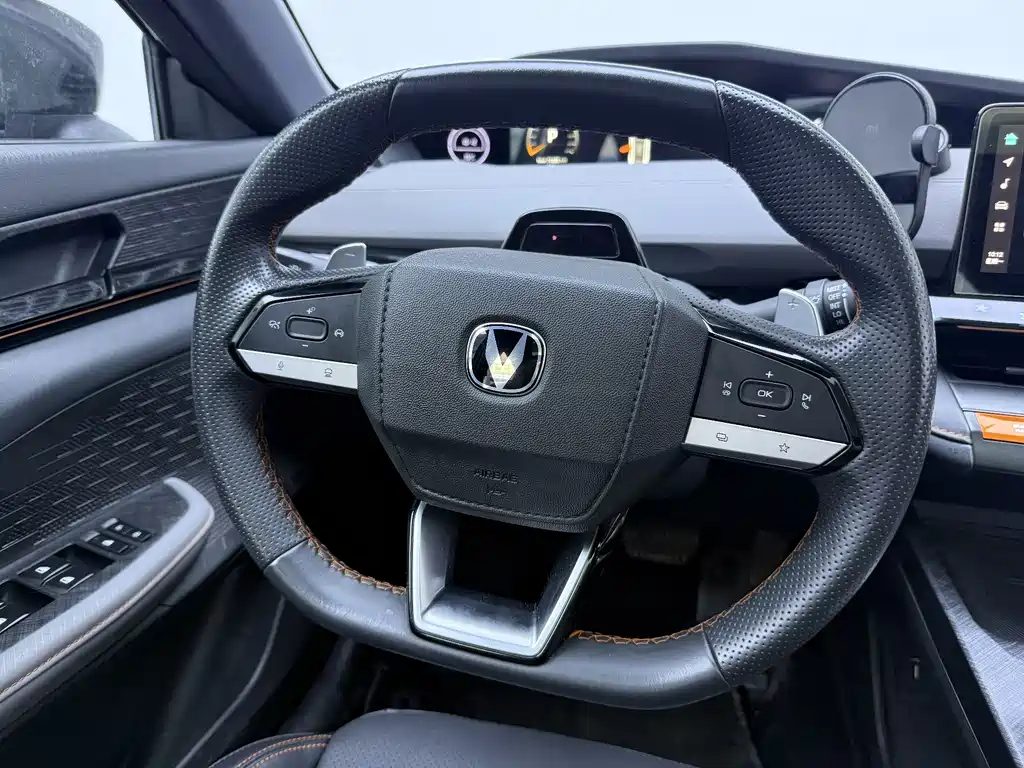 Changan UNI-V 2022 1.5T premium model купить на сайте DeffCars