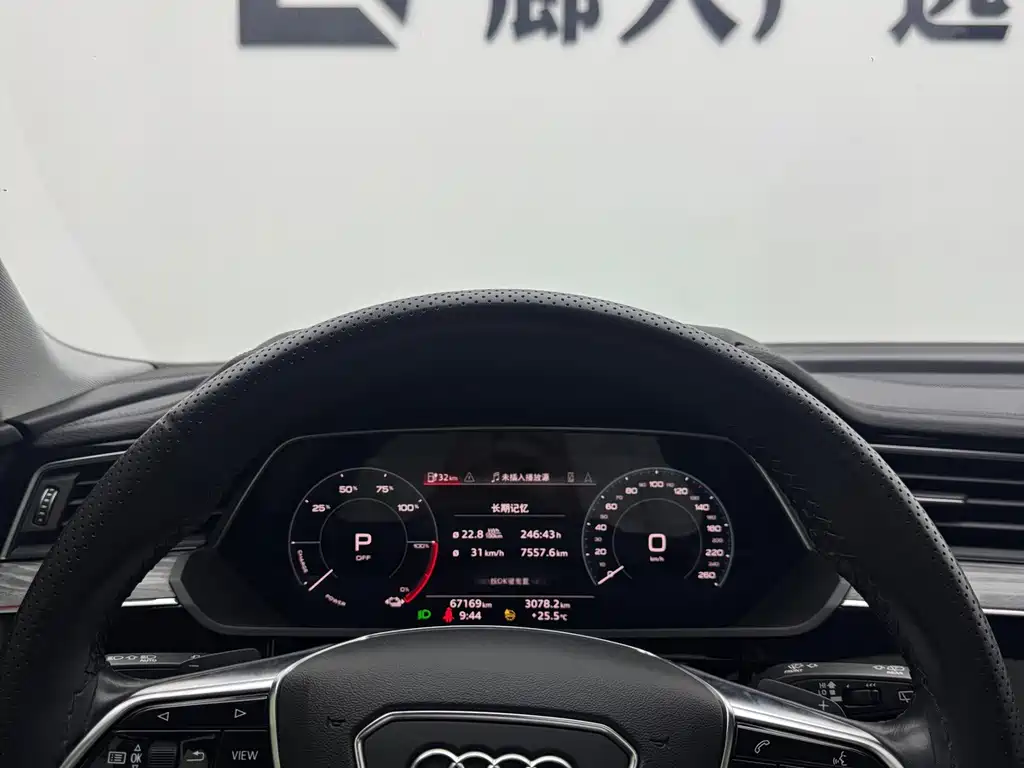 Audi e-tron 2021 50 quattro premium model купить на сайте DeffCars