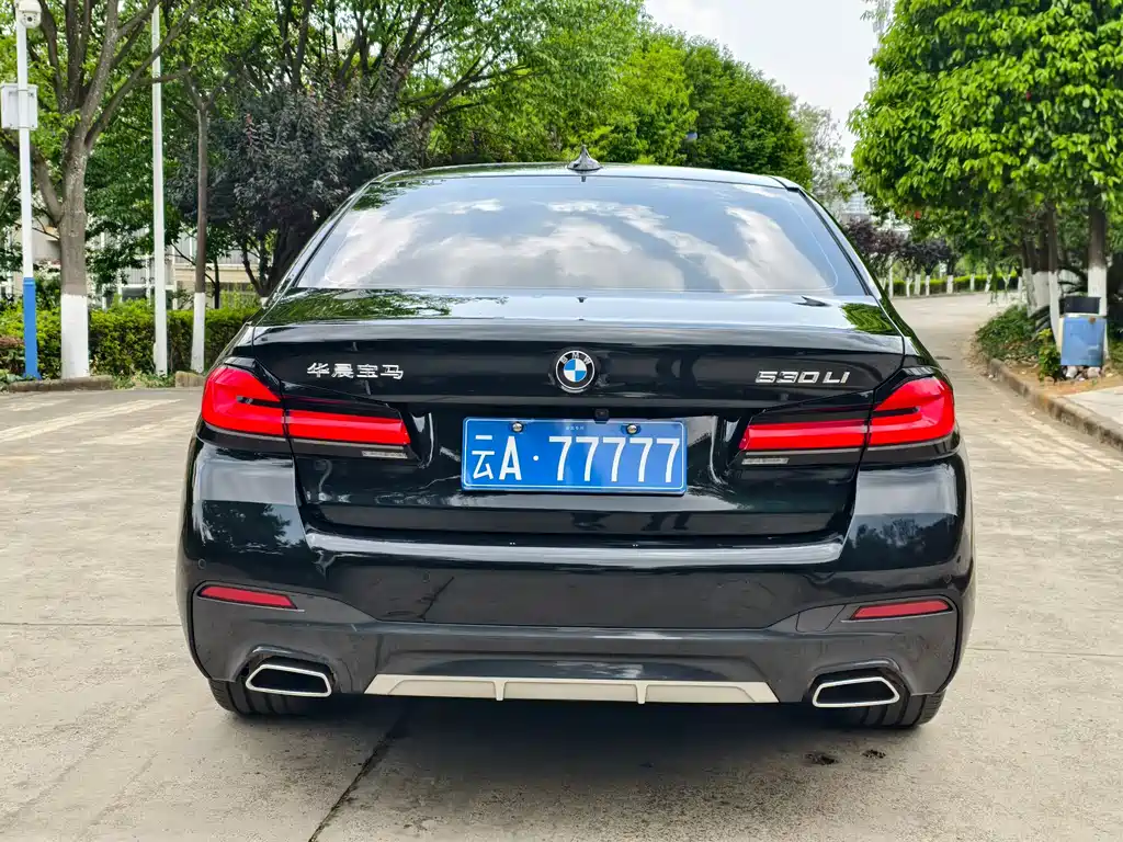 BMW 5 Series 2023 facelift 530Li leading M sports package купить на сайте DeffCars