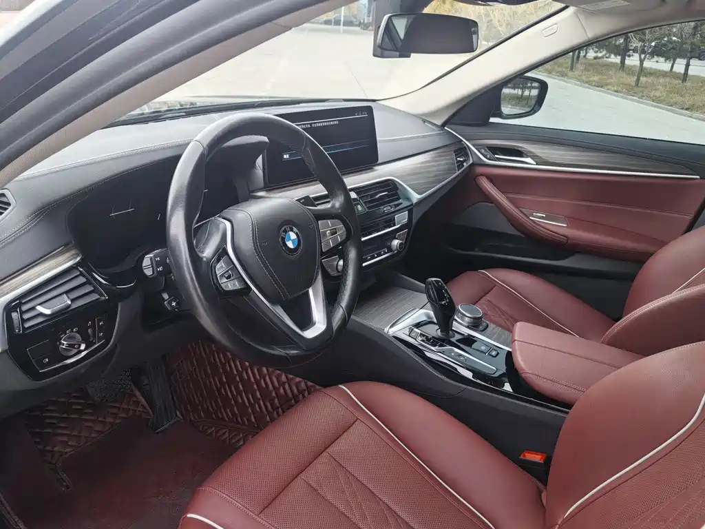 BMW 5 Series New Energy 2021 535Le Luxury Package купить на сайте DeffCars