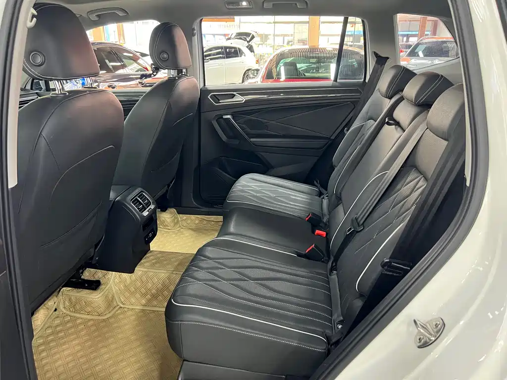 Tiguan L 2022 330TSI automatic two-wheel drive R-Line version купить на сайте DeffCars