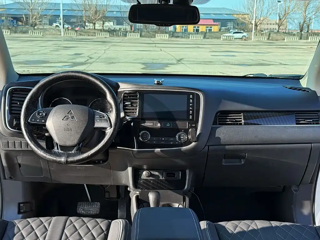 Outlander 2021 facelift 2.0L 2WD Enjoy Edition 5 seats купить на сайте DeffCars