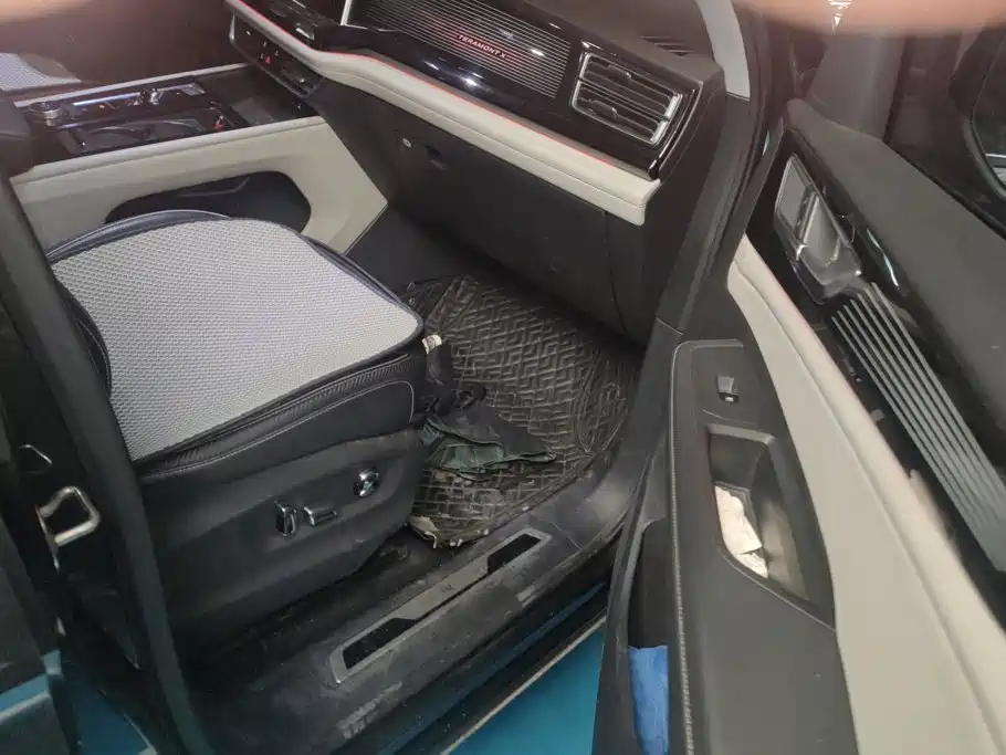 Touron 2021 380TSI four-wheel drive luxury version купить на сайте DeffCars