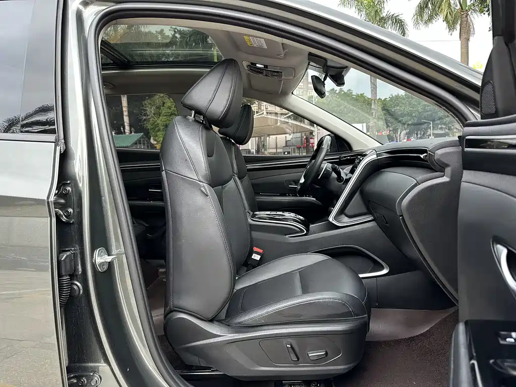 Tucson 2023 Tucson L 1.5T automatic two-wheel drive LUX premium version купить на сайте DeffCars