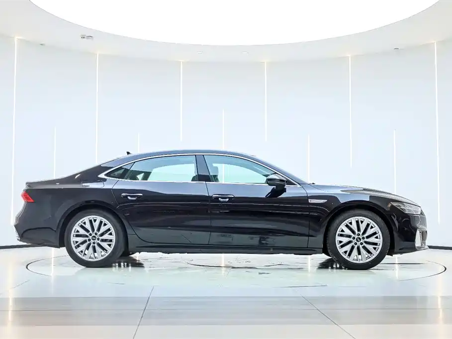 Audi A7L 2024 45TFSI S-line Dream Building Liquid Crystal Package купить на сайте DeffCars