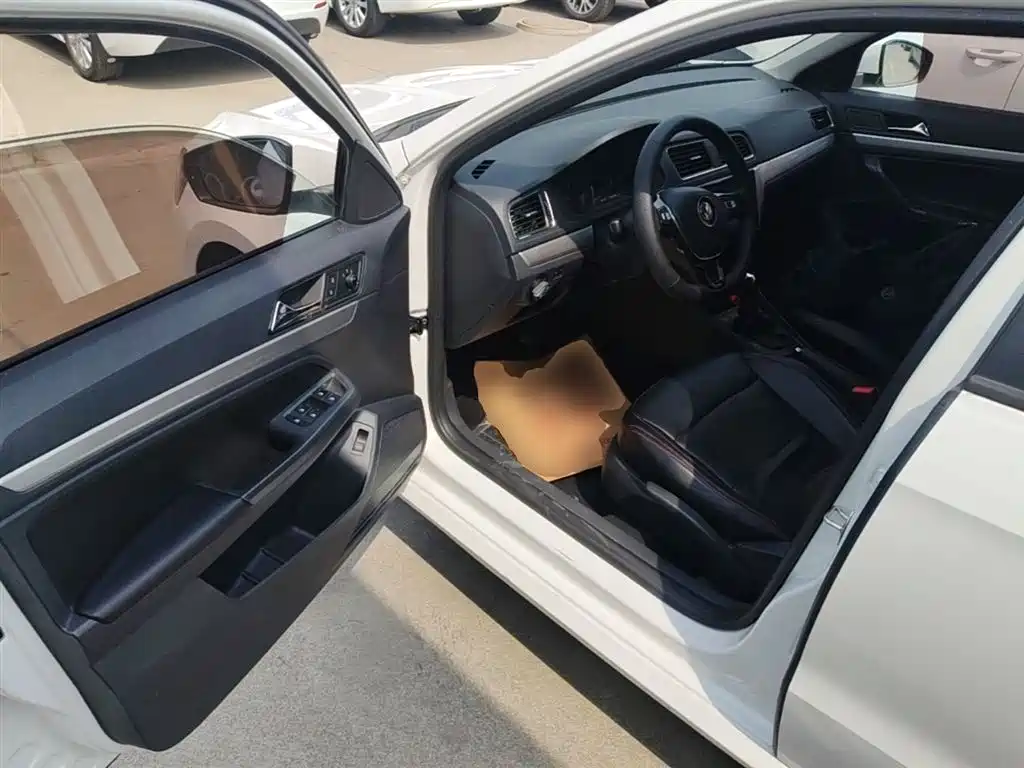 Lavida 2017 1.6L automatic fashion version купить на сайте DeffCars