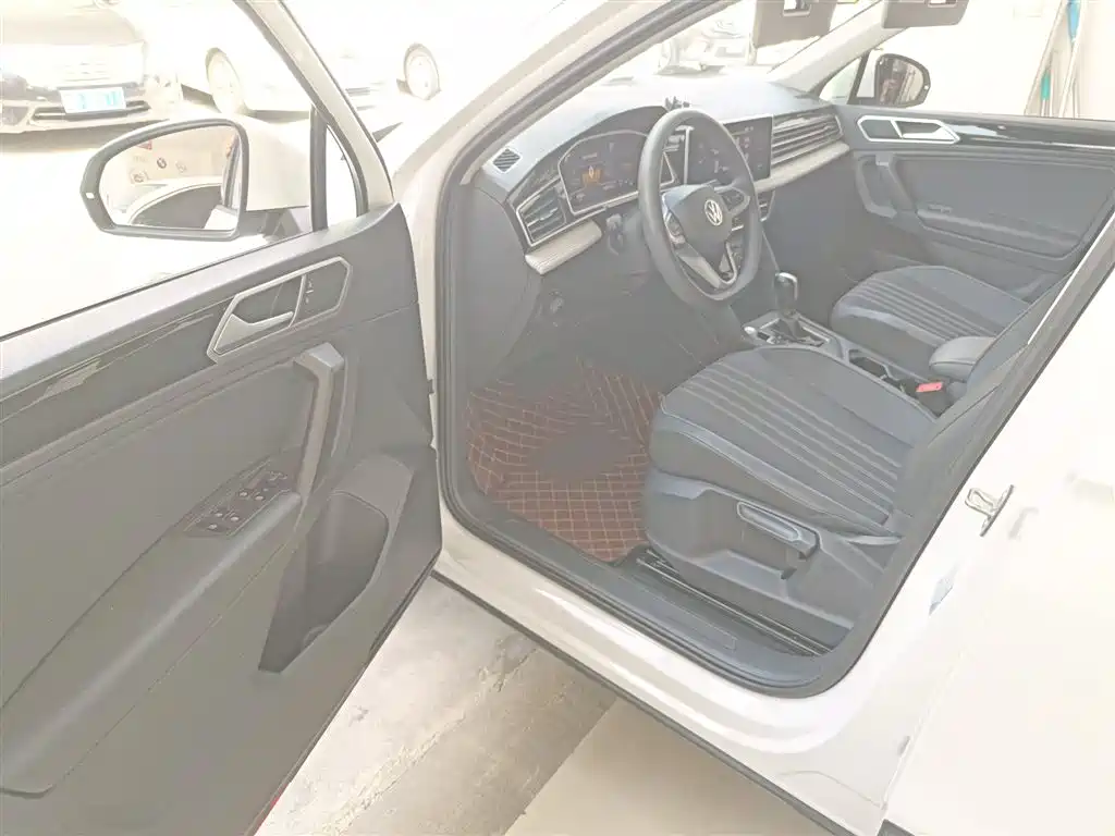 Tiguan L 2022 330TSI automatic two-wheel drive comfort version купить на сайте DeffCars