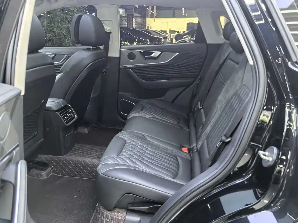 Hongqi HS5 2023 2.0T Qixiang Pro version купить на сайте DeffCars