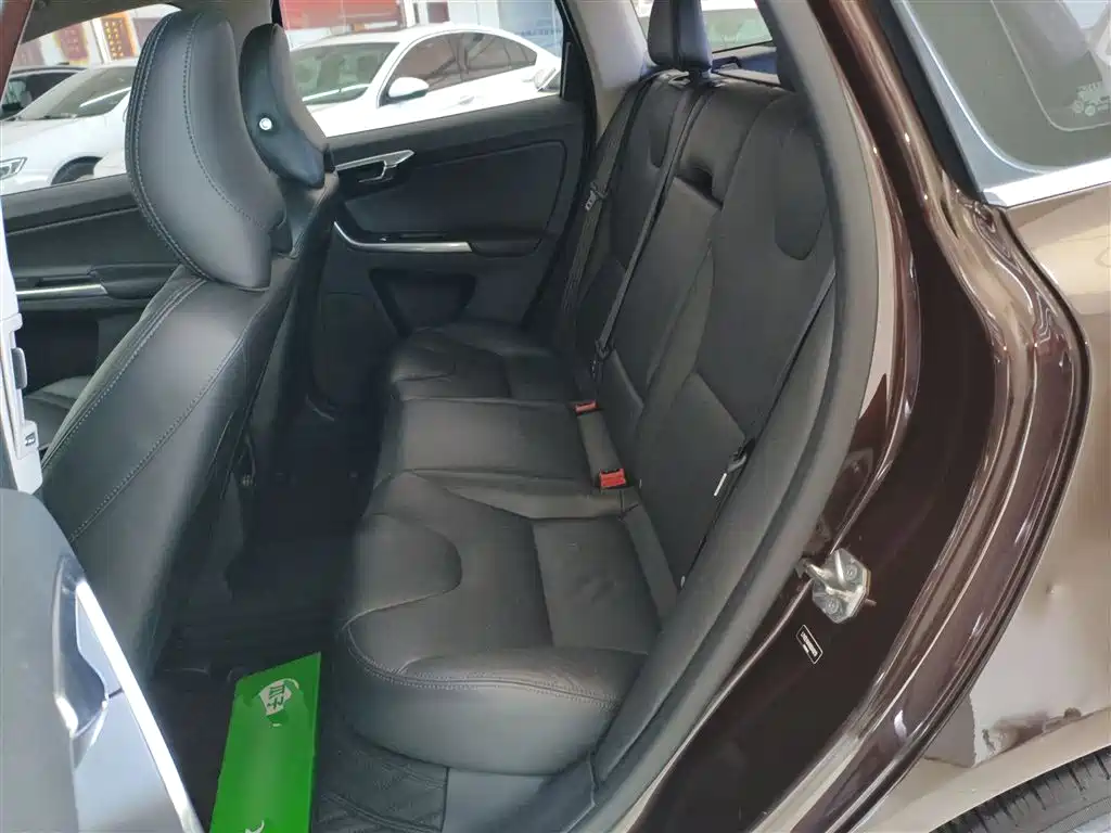 Volvo XC60 2017 T5 AWD Smart Edition купить на сайте DeffCars