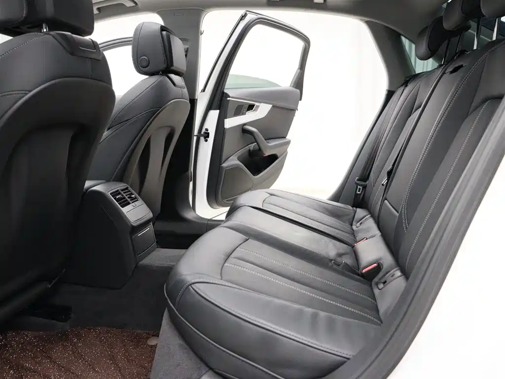 Audi A4L 2023 40 TFSI Fashionable and Dynamic купить на сайте DeffCars