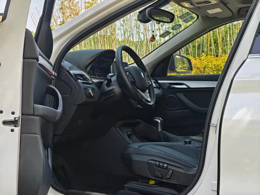 BMW X1 2018 sDrive20Li Leading Model купить на сайте DeffCars