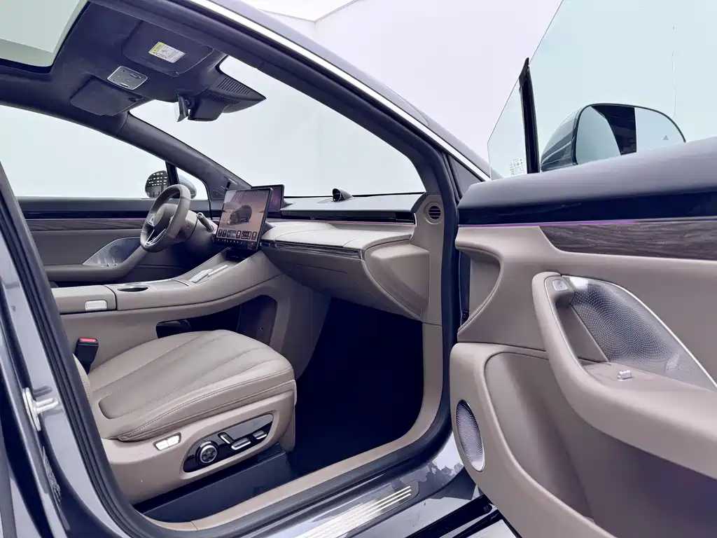 Zhijie R7 2025 extended range 251km Max купить на сайте DeffCars