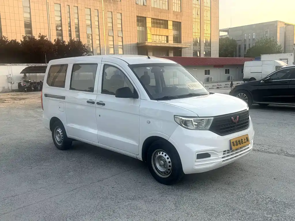 Wuling Hongguang V 2019 1.5L basic model National VI LAR купить на сайте DeffCars