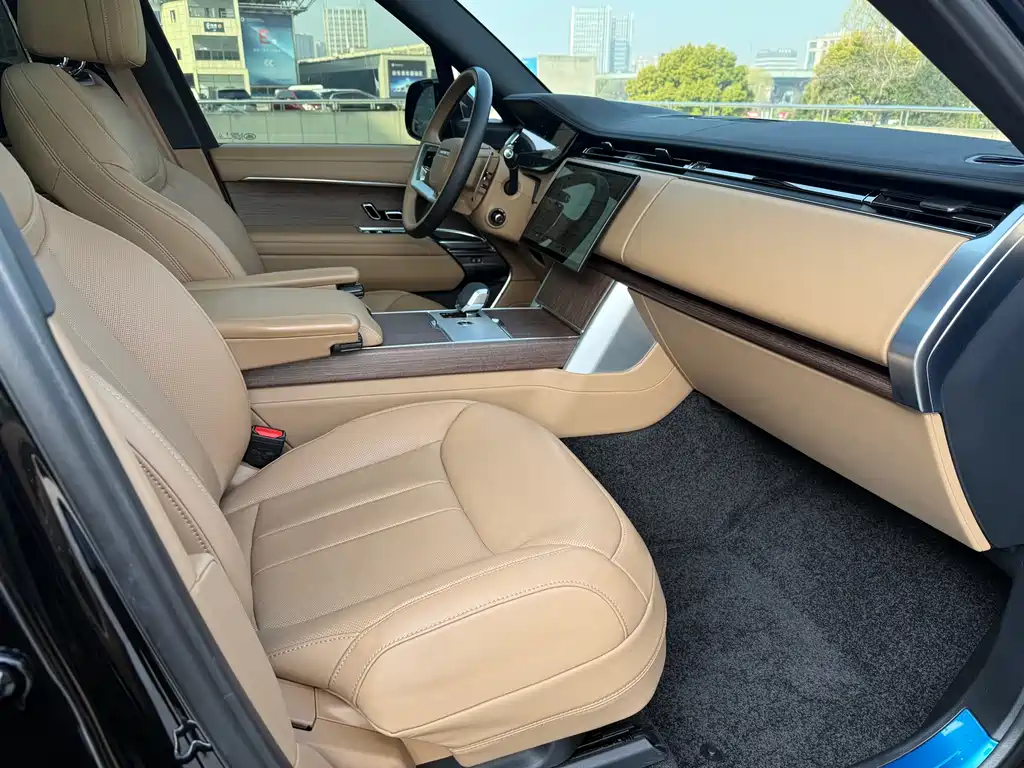 Range Rover 2025 3.0 L6 400PS Genesis Extended Edition купить на сайте DeffCars