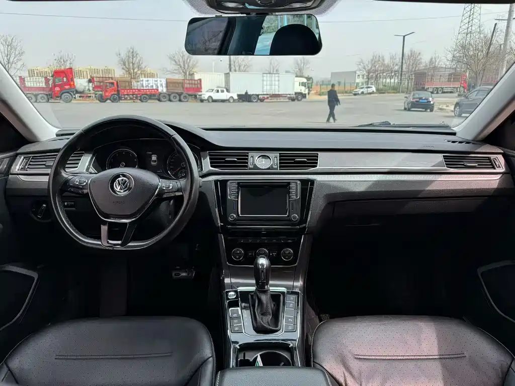 Passat 2017 330TSI DSG Royal Edition купить на сайте DeffCars