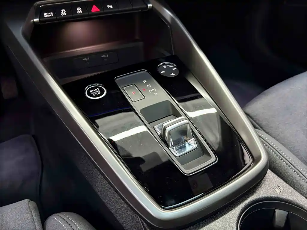 Audi A3 2023 facelift A3L Limousine 35 TFSI luxury sports model купить на сайте DeffCars