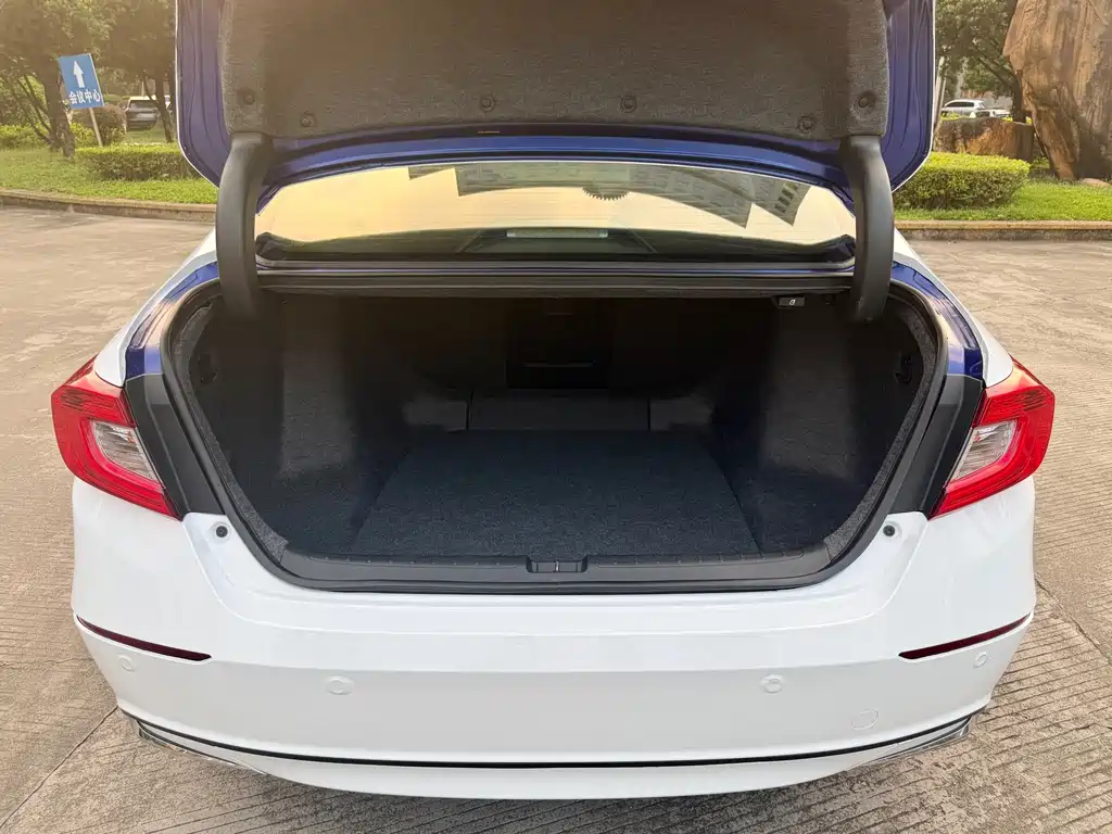 Accord 2018 Sharp·Hybrid 2.0L Sharp Collar Edition National V купить на сайте DeffCars