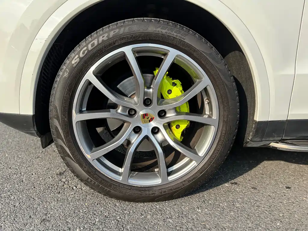Cayenne New Energy 2022 Cayenne E-Hybrid 2.0T Platinum Edition купить на сайте DeffCars
