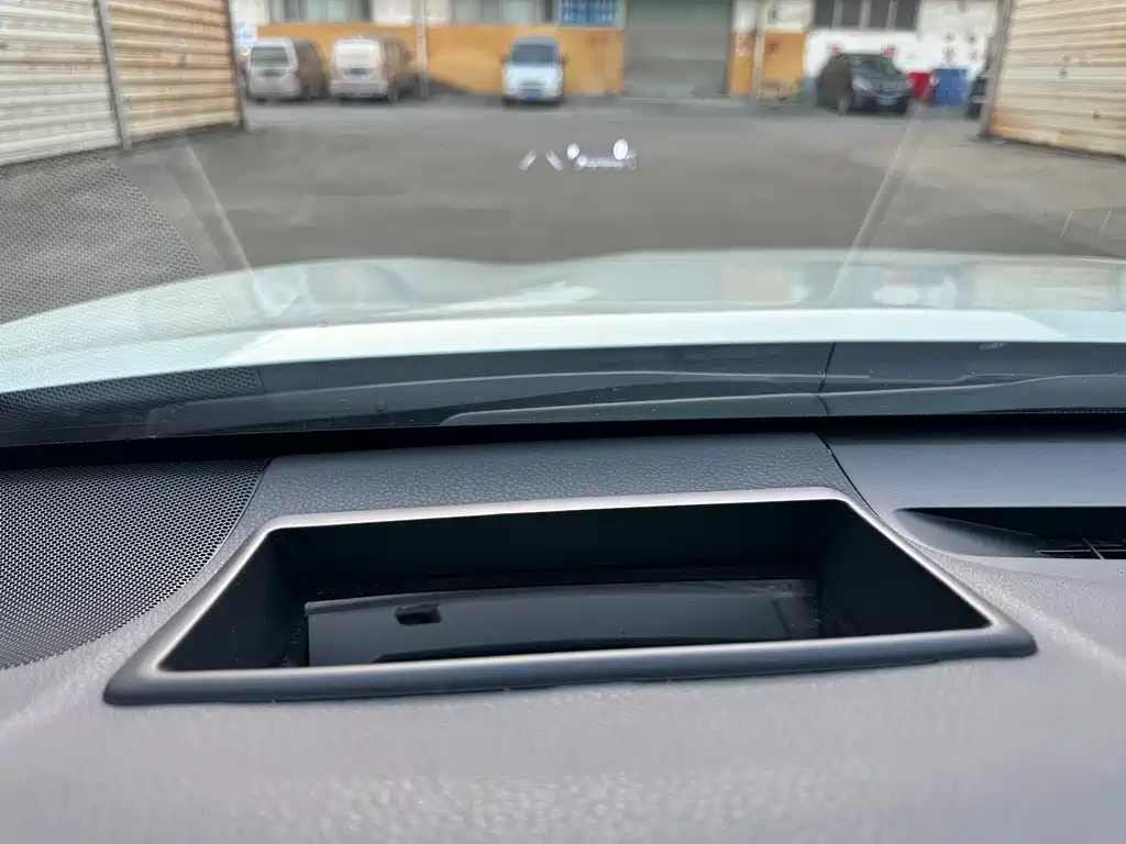 Camry 2023 2.5G Deluxe Edition купить на сайте DeffCars