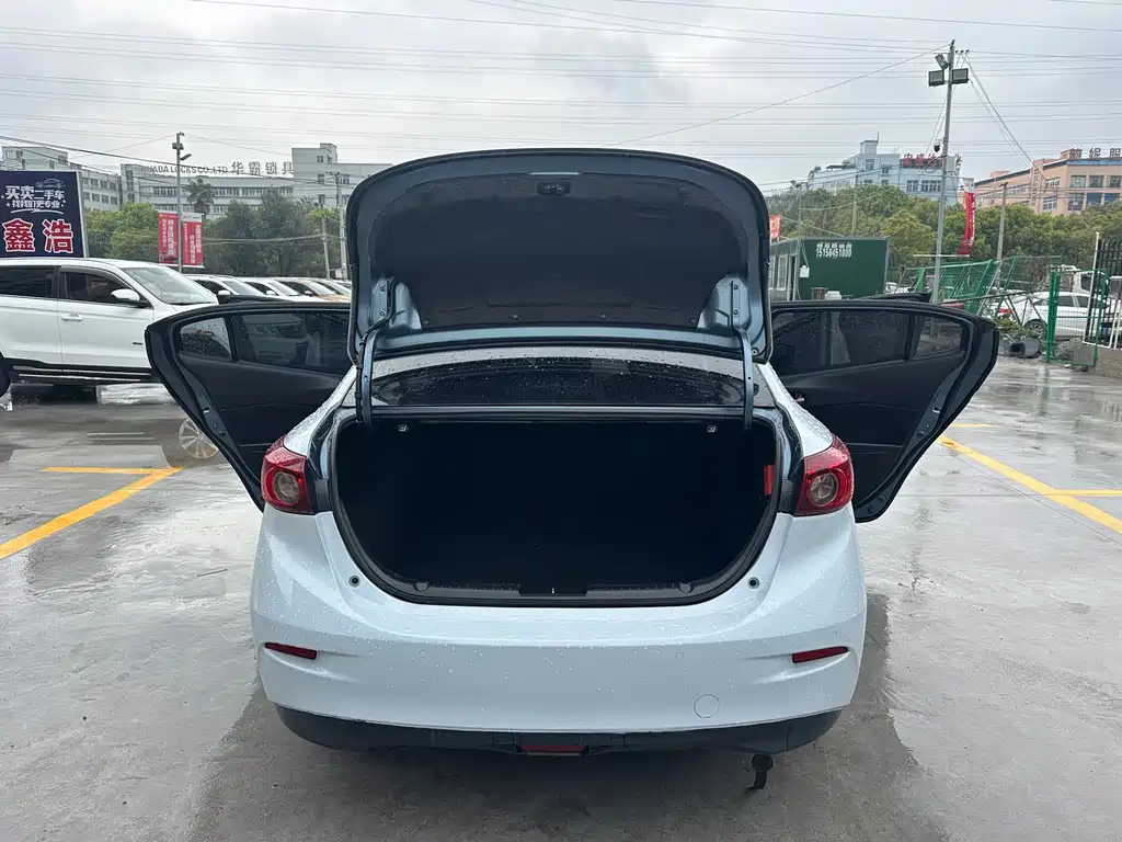 Mazda Axela 2016 Three-Car 1.5L Automatic Luxury Edition купить на сайте DeffCars
