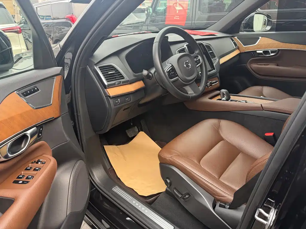 Volvo XC90 2022 B5 Smart Deluxe Edition 5-seater купить на сайте DeffCars