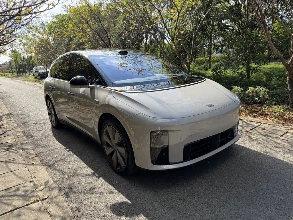 Ideal i8 2025 Standard Edition купить на сайте DeffCars
