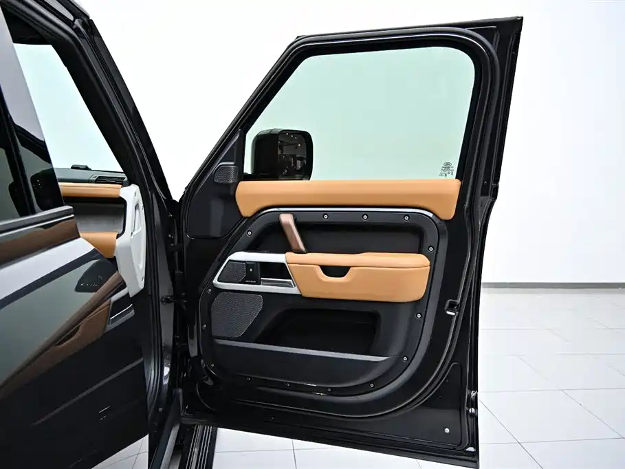 Land Rover Defender 2024 110 3.0T P400 X-DYNAMIC HSE купить на сайте DeffCars