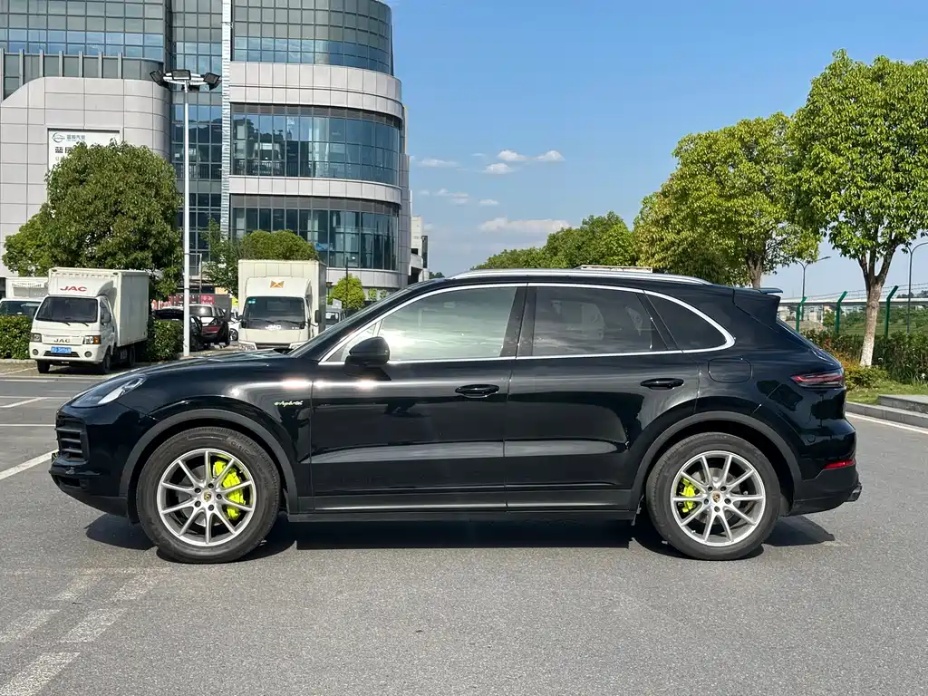 Cayenne New Energy 2019 Cayenne E-Hybrid 2.0T купить на сайте DeffCars